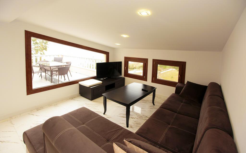 Kinira Beach Hotel ภายนอก รูปภาพ